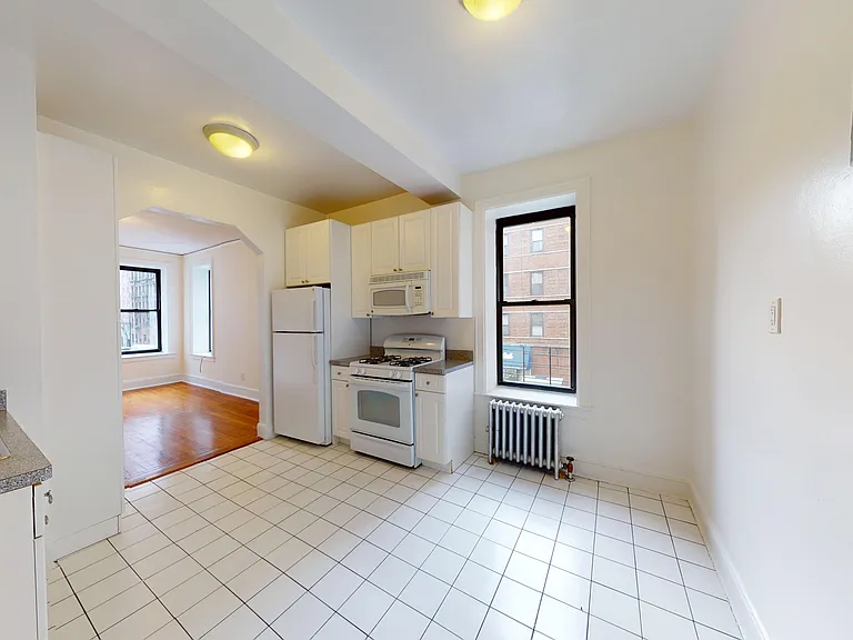 243 E 38th St #2B — Photo 6