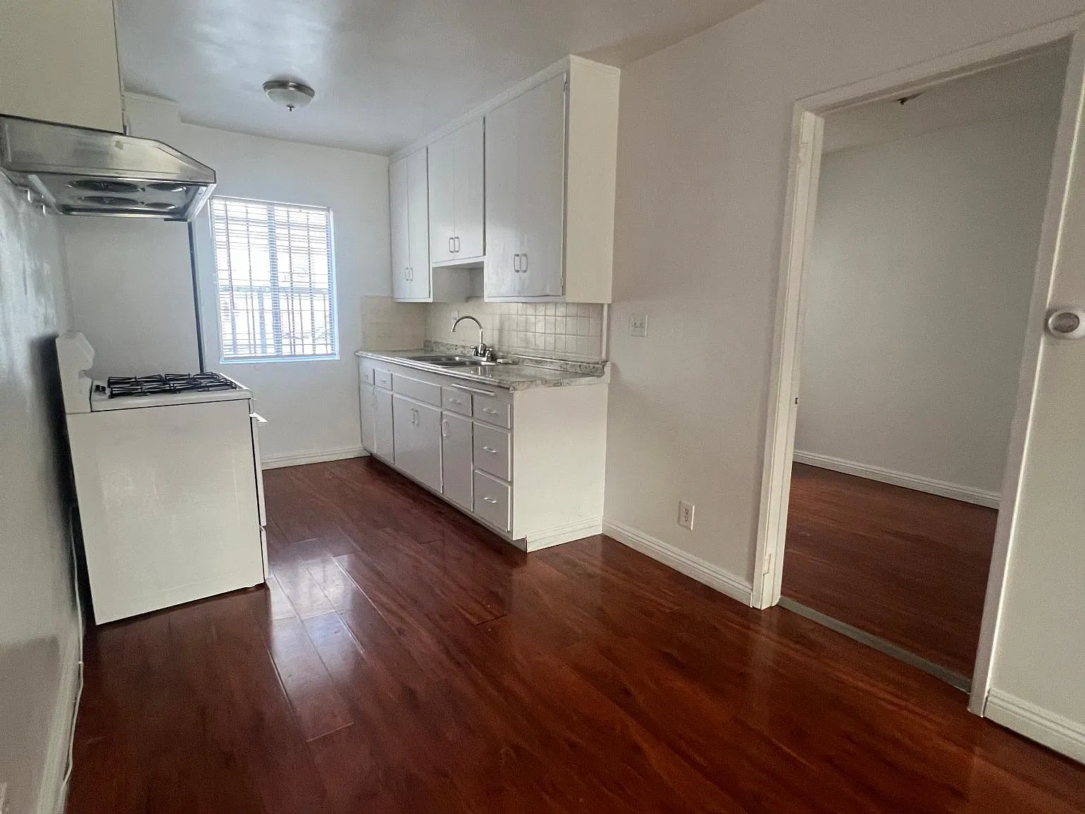 Studio, 575 sqft, $1,700 — Photo 4