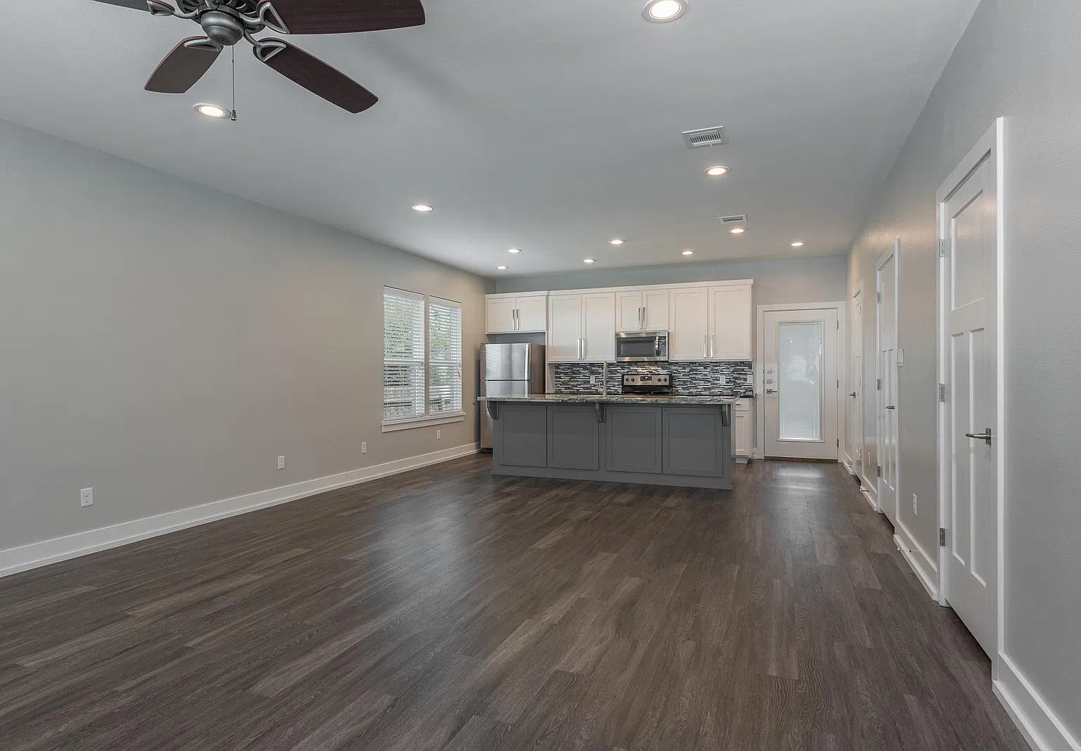 3 bed, 3.5 bath, 1800 sqft, $3,000 — Photo 4