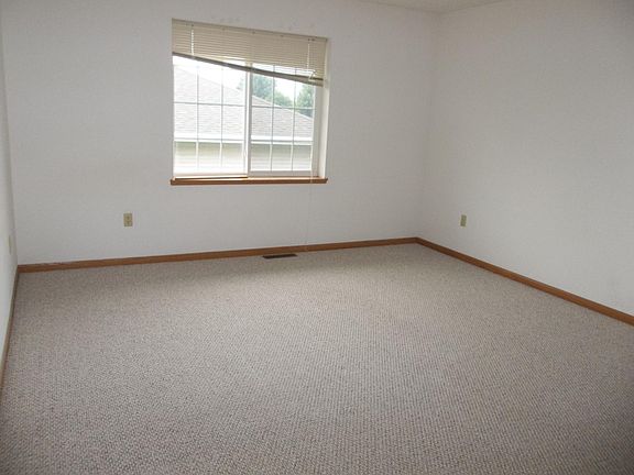 4th image of 2645 N Wuthering Hills Dr