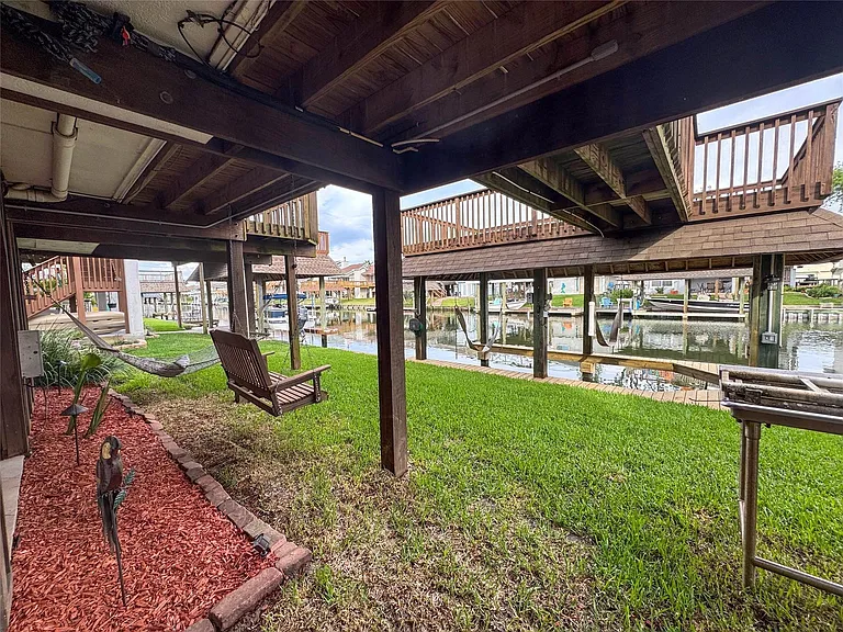 1031 Redfish St — Photo 4