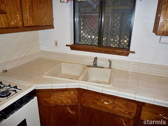 4th image of 2698 Armstrong Ave