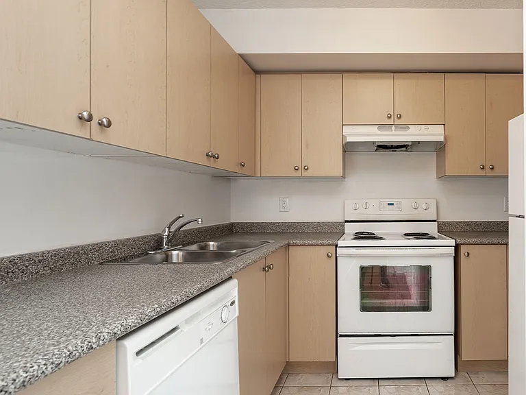 333 Sidney Belsey Cres — Photo 35