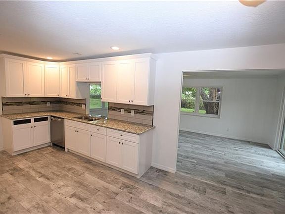 3rd image of 5831 Lake Grove Dr