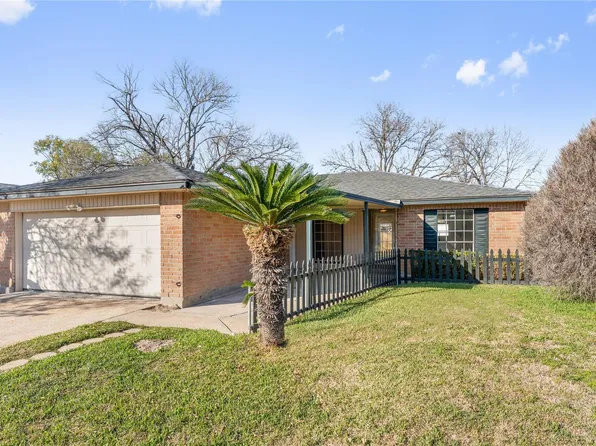 12411 Drifting Winds Dr, Houston, TX 77044