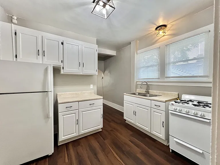 306 N Academy St #4 — Photo 6