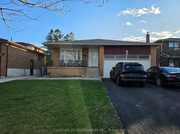 23 Malcolm Cres, Brampton, ON L6S 3C7