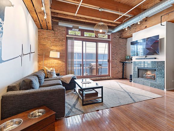 2nd image of 360 W Illinois St APT 515