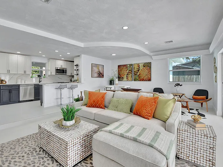 832 SW 10th Ave — Photo 16