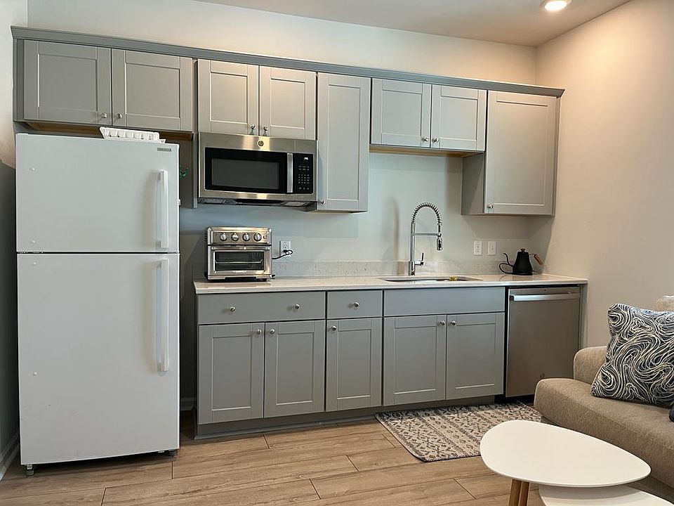 1st image of 977 Arrowwood Way