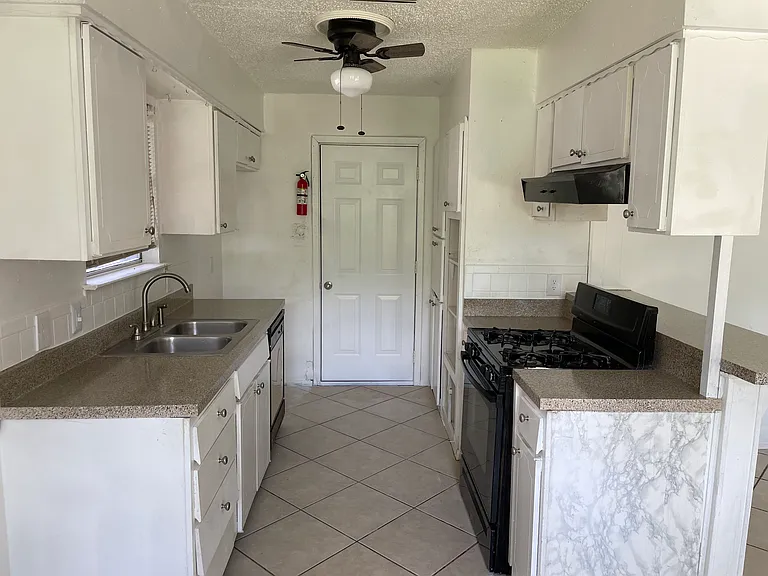 3000 Esters Ct — Photo 2