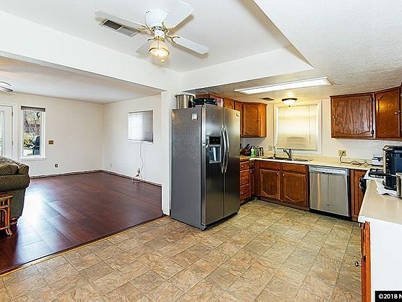 4th image of 2400 Eastlake Blvd