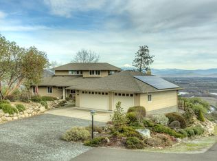 8375 Gold Ray Rd, Central Point, OR 97502