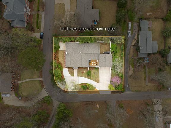 4th image of 901 Oaklawn Dr