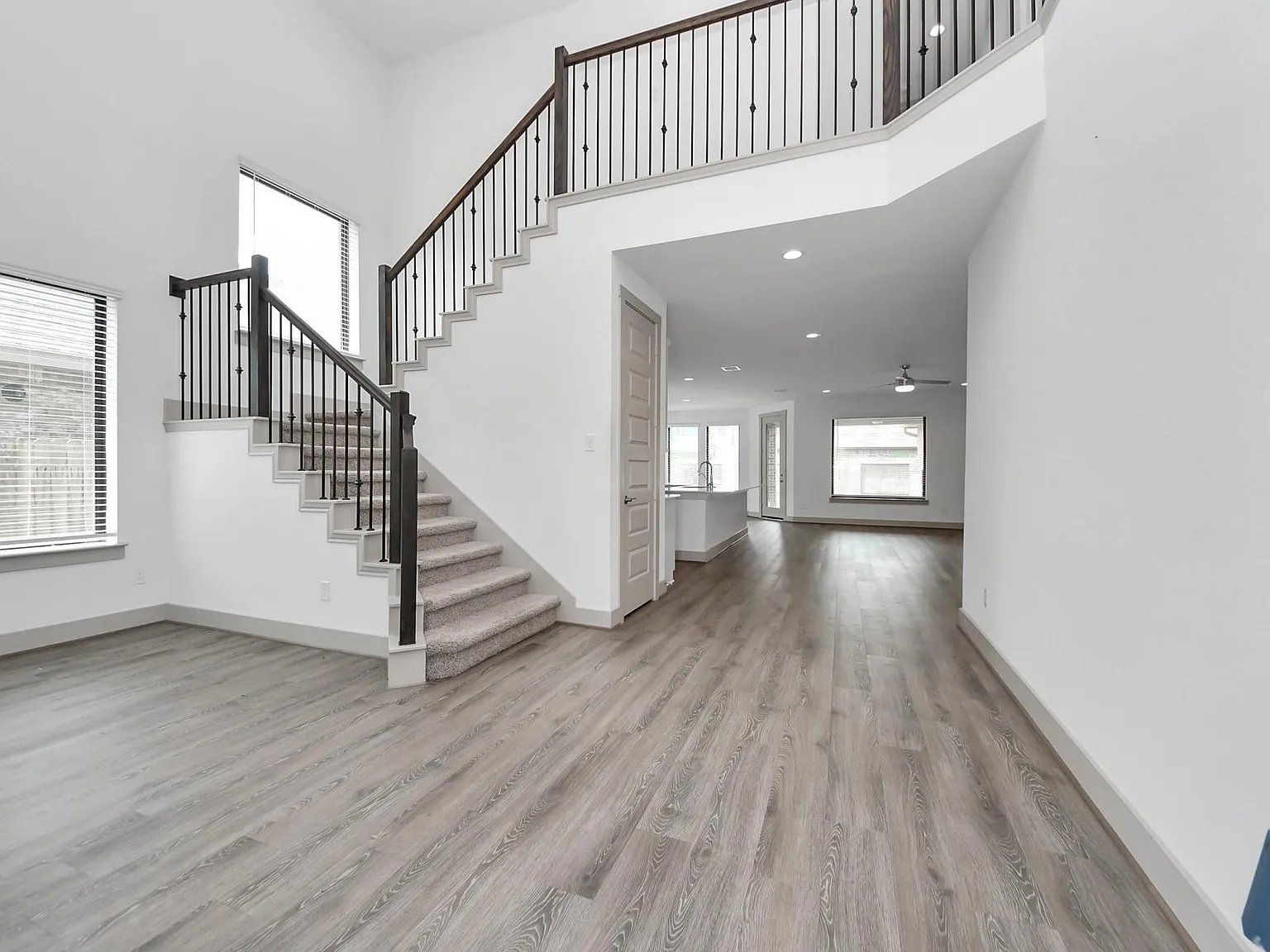 5 bed, 3.5 bath, 3353 sqft, $3,850 — Photo 2