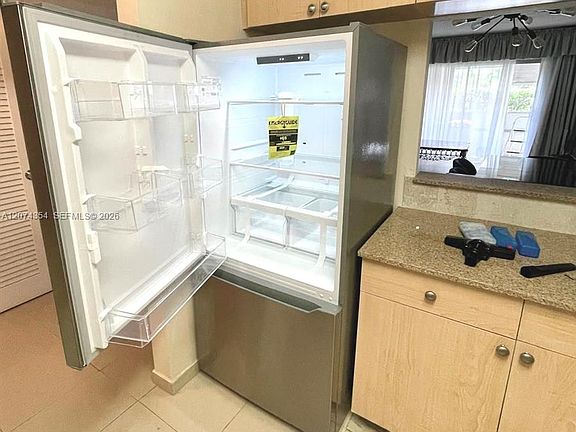 5th image of 981 Hillcrest Ct APT 115