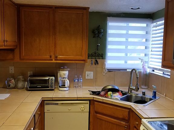 4th image of 1257 E Grand Ave Unit B