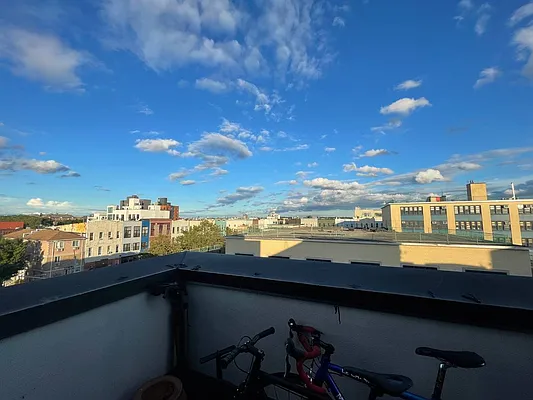 Rented by Greenrock Management | media 32