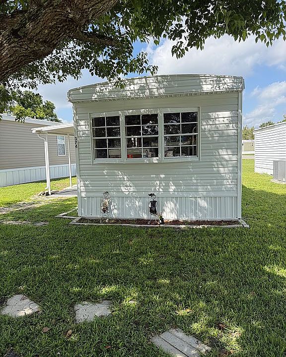 1st image of 374 Poincianna Dr