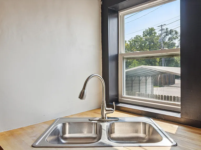 112 E Center St — Photo 11