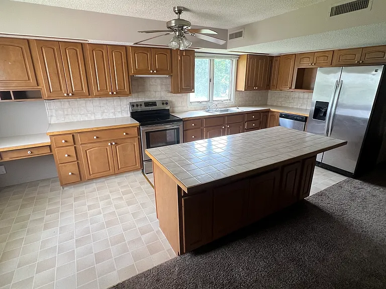 112 Cherry Hills Ct — Photo 3