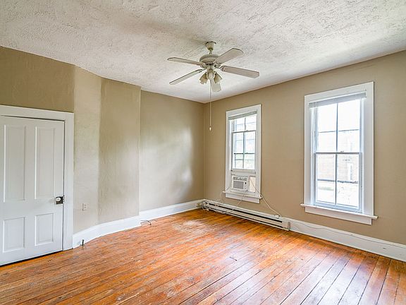 3rd image of 1269 Dennison Ave APT C