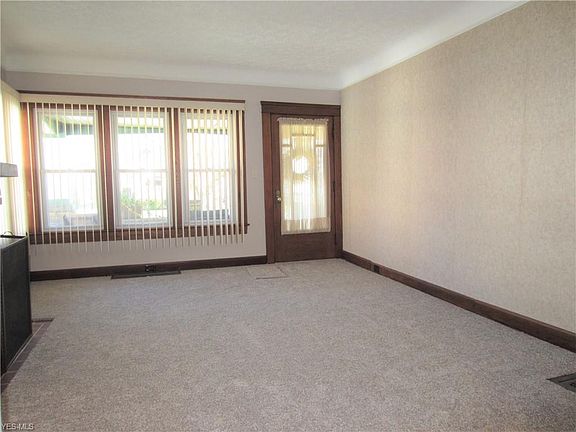 3rd image of 2150 Morrison Ave