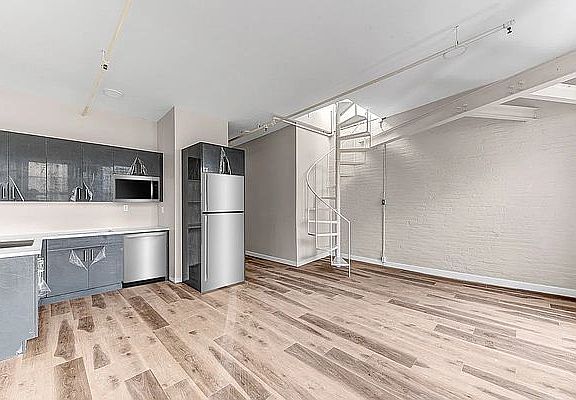 4th image of 528 Canal St #Penthouse