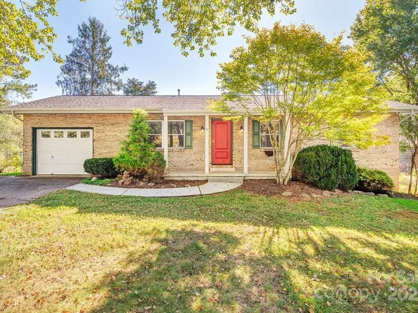 9 Guinevere Ct, Asheville, NC 28806