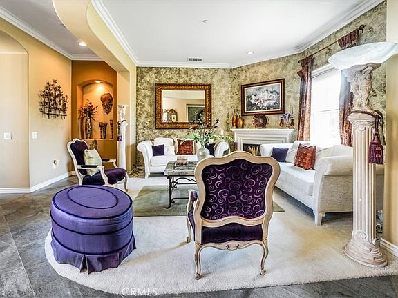 3rd image of 889 Highridge St