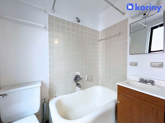 3rd image of 155 E 52nd St APT 7H