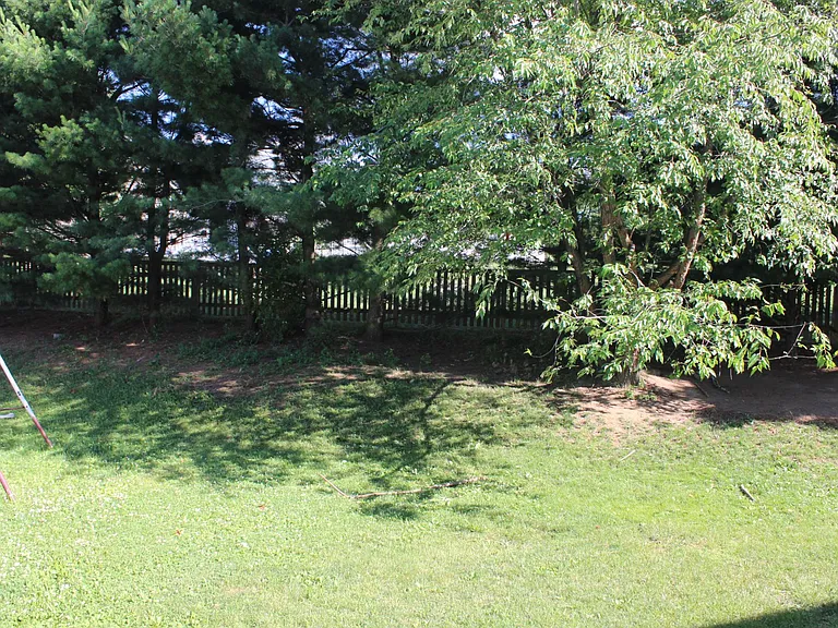 67 Johns Dr — Photo 21