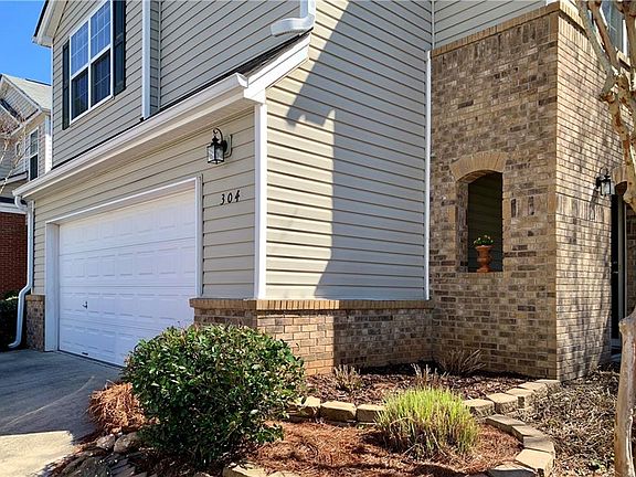 3rd image of 304 Hiawassee Dr