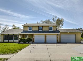 14903 Versaille St, Bellevue, NE 68123