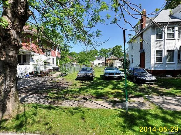 866 Pingree St, Detroit, MI 48202