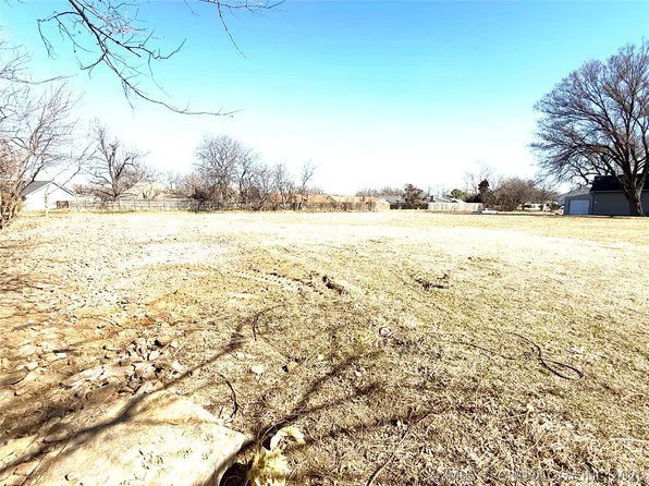 9751 E 31st St, Tulsa, OK 74146