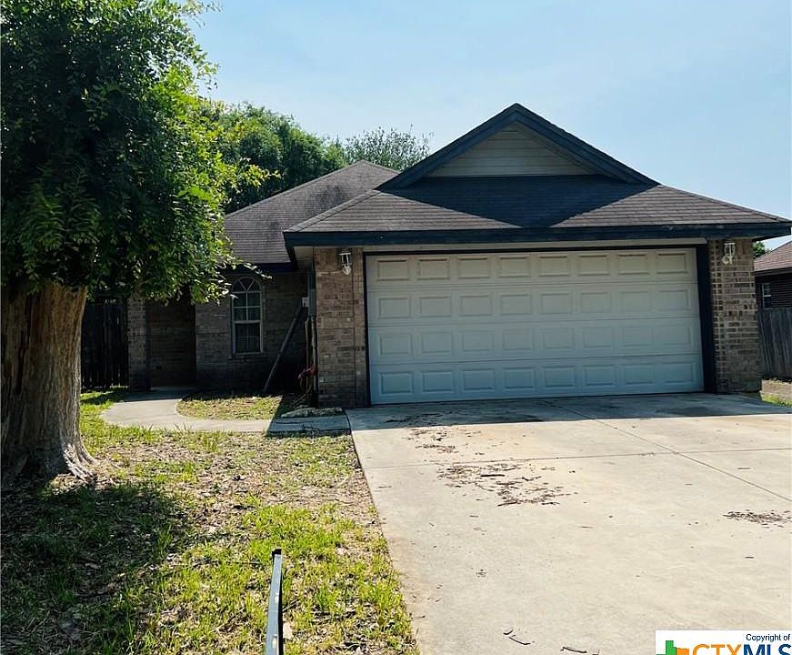 1st image of 956 Woodrow Cir