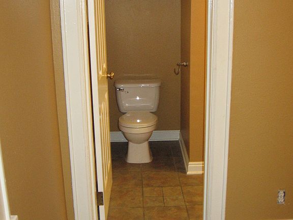 5th image of 2101 S Josephine St APT 111