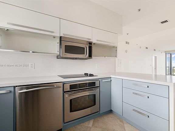 4th image of 601 NE 36th St APT 2304