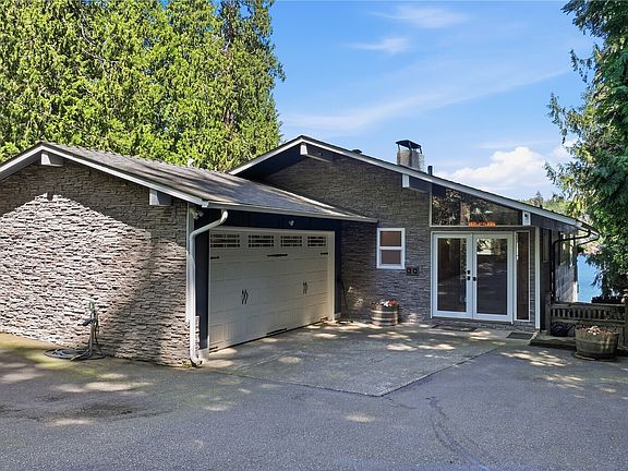 3rd image of 2109 SW Lake Roesiger Road