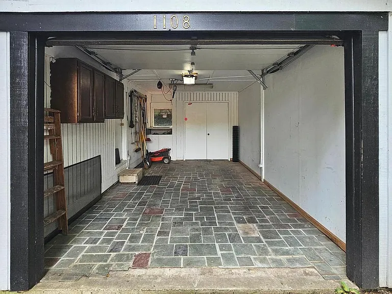 1108 N Rockingham St — Photo 28