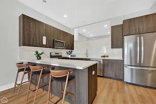 3rd image of 2924 W Medill Ave #8e86f12e3