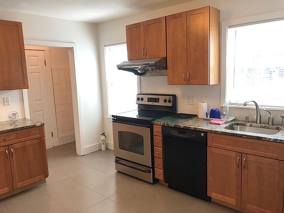 4th image of 12 Sanderson Pl Suite 1