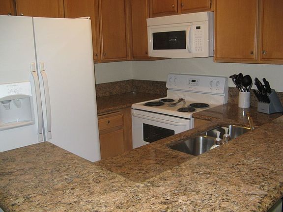 3rd image of 999 N Pacific St Unit B123