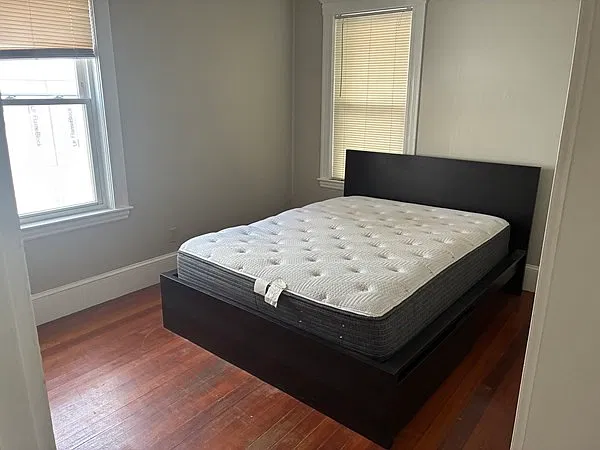 3 bed, 1100 sqft, $2,800 — Photo 2