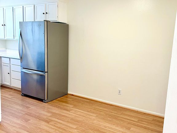 3rd image of 1119 San Pascual St #B