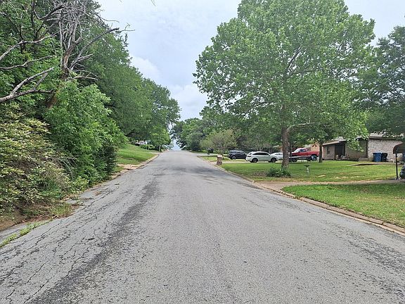 4th image of 122 Loy Dr