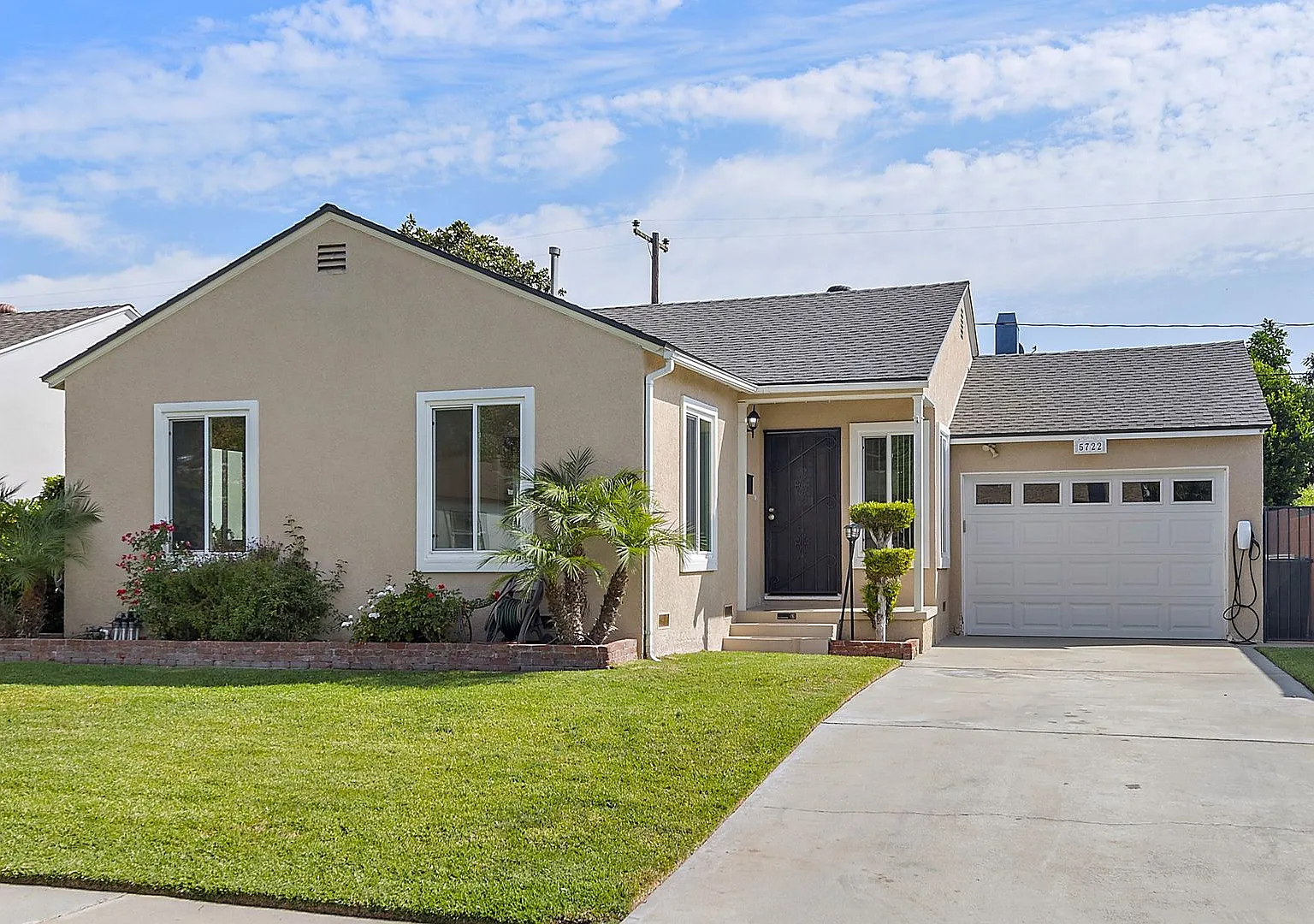 Charming Lakewood Home — Photo 2