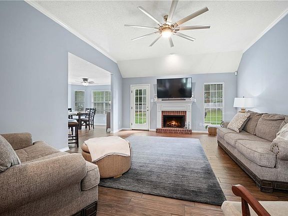 5th image of 4009 Meadow Run Dr