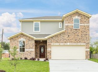 418 Magnolia Ln, Clute, TX 77531